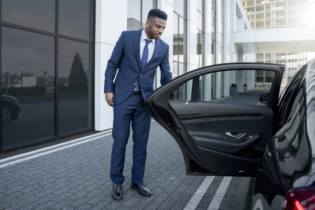 Rent Mercedes with Chauffeur Dubai | Mercedes Car Hire with Driver